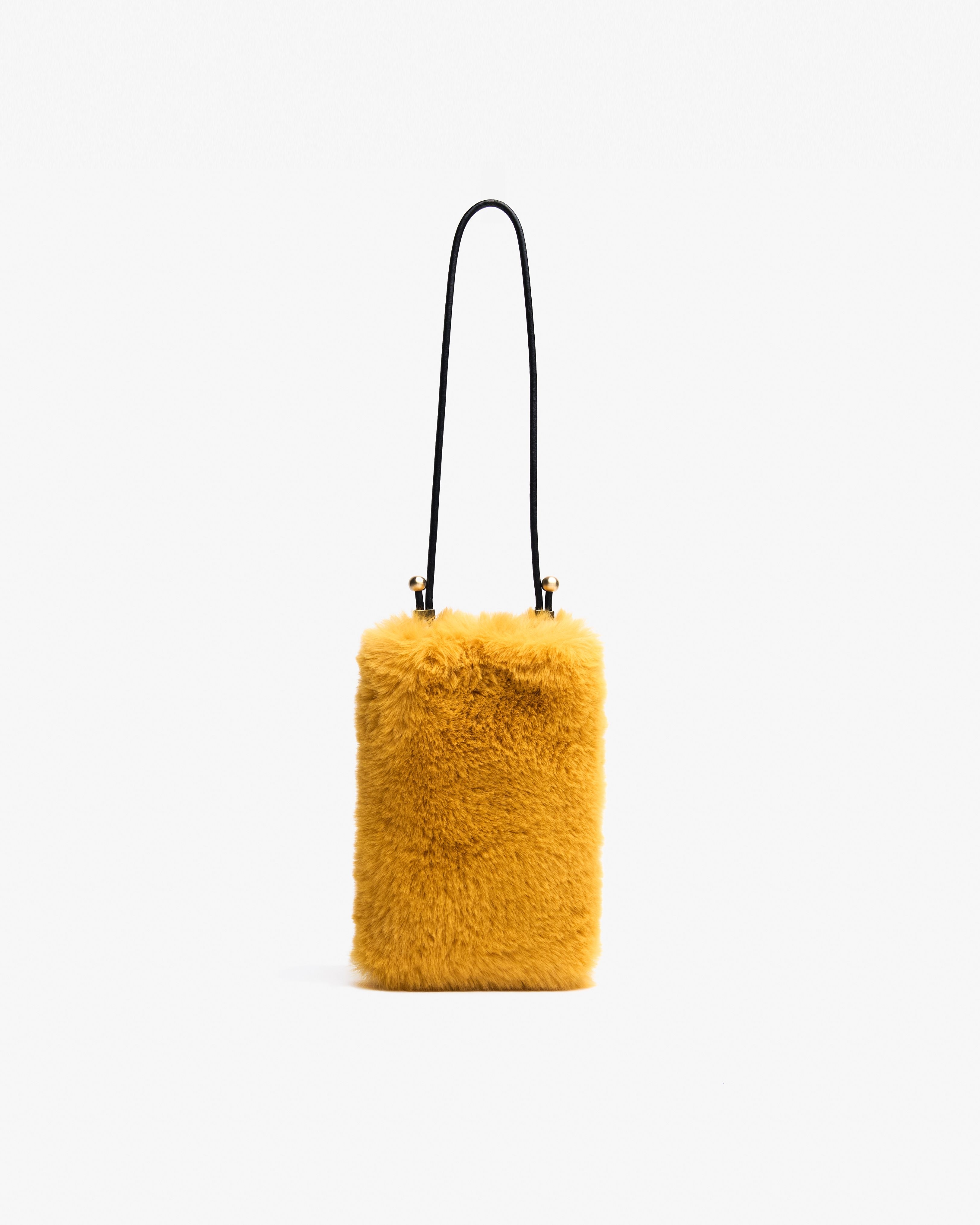 Motchiri Fluffy Shoulder Phone Bag